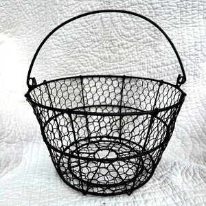 Vintage Farmhouse Chicken Wire Egg Basket with Handle – Primitive Rustic Metal